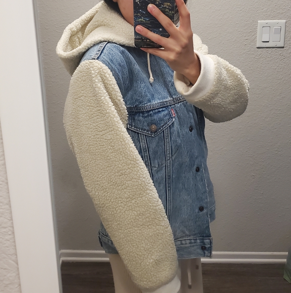 Levi's Sherpa Sleeves Trucker Jacket